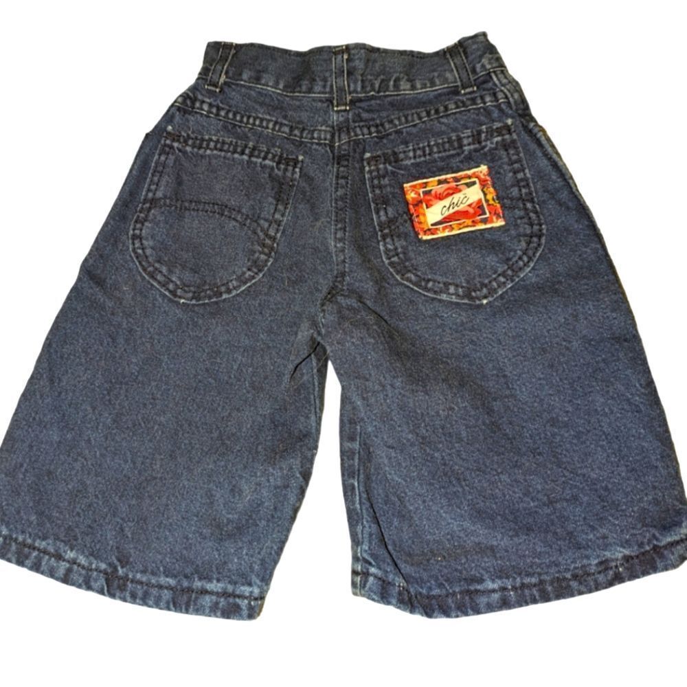 Vintage Chic denim‎ shorts with floral logo patch